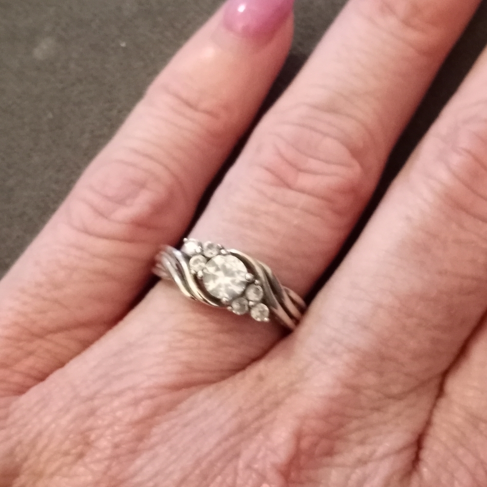 STERLING SILVER SIZE 5.5 RING